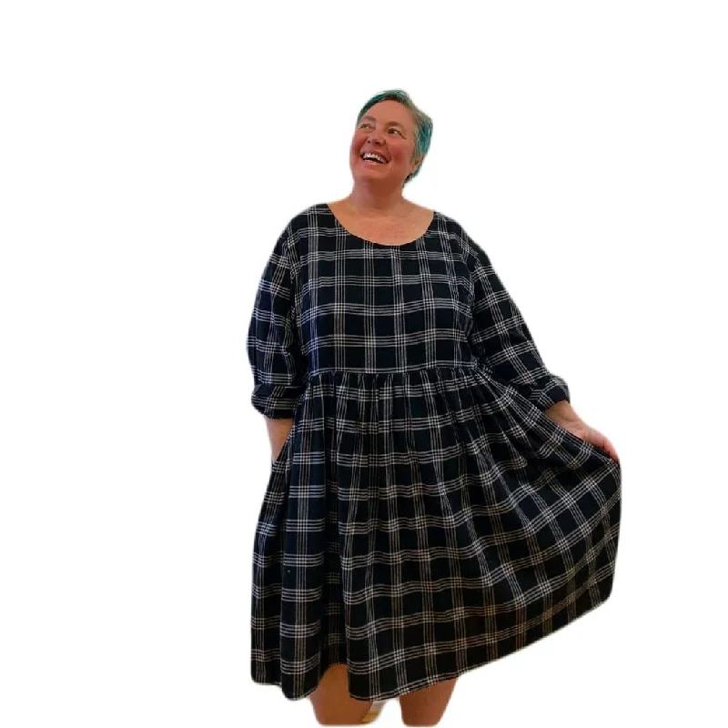 Winter Sally Plus Size Dress with Pockets | Black & White Tartan Flannelette