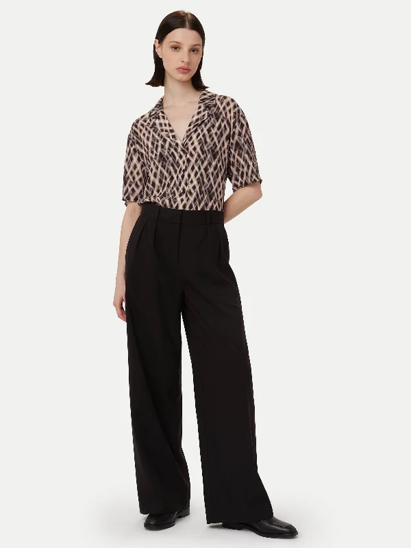The Print Camp Collar Blouse in Dark Chocolate Sleeveless Chiffon Blouse