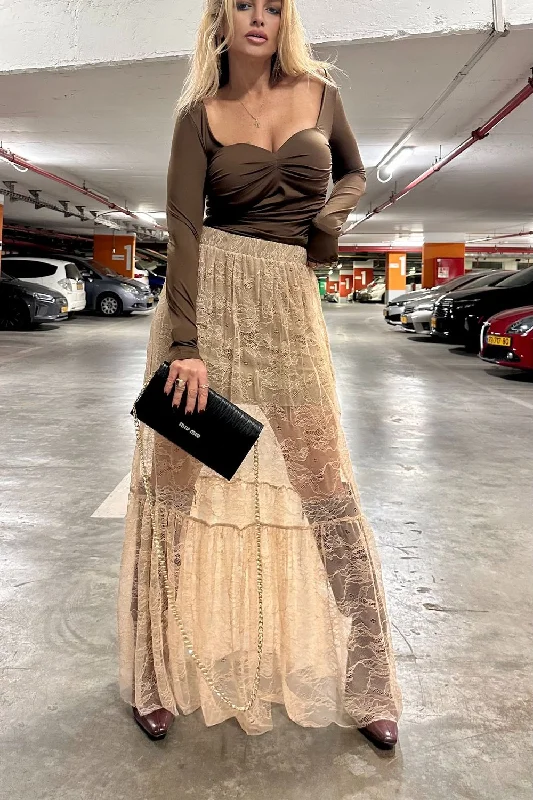 A maxi pizzo skirt midi skirt versatile