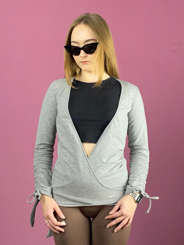 Nike Vintage Women's Open Front Sweatshirt - XS Grey Cotton Blend Hoodie with Elastic Cuffs Stretchable Comfortable Nike Vintage Women's Open Front Sweatshirt - XS Grey Cotton Blend Hoodie with Elastic Cuffs Stretchable Comfortable